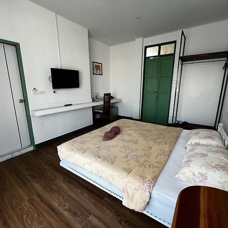 Goodmorning By Tamarind Hostel Ayutthaya Bagian luar foto