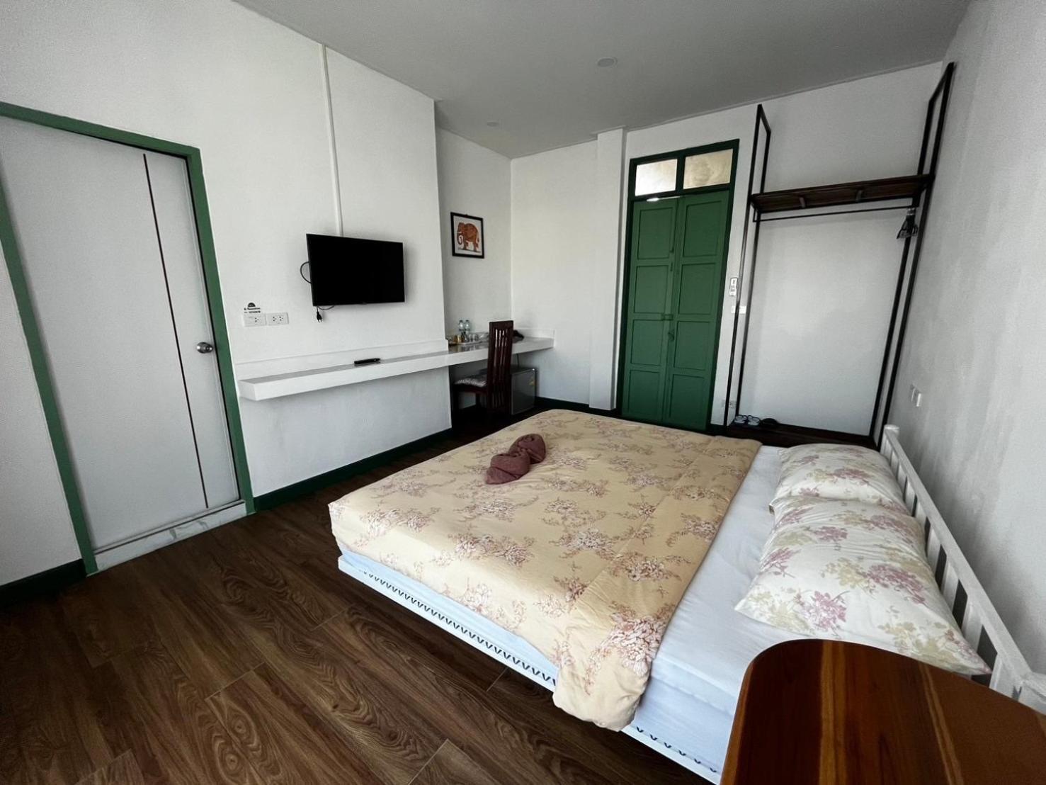 Goodmorning By Tamarind Hostel Ayutthaya Bagian luar foto