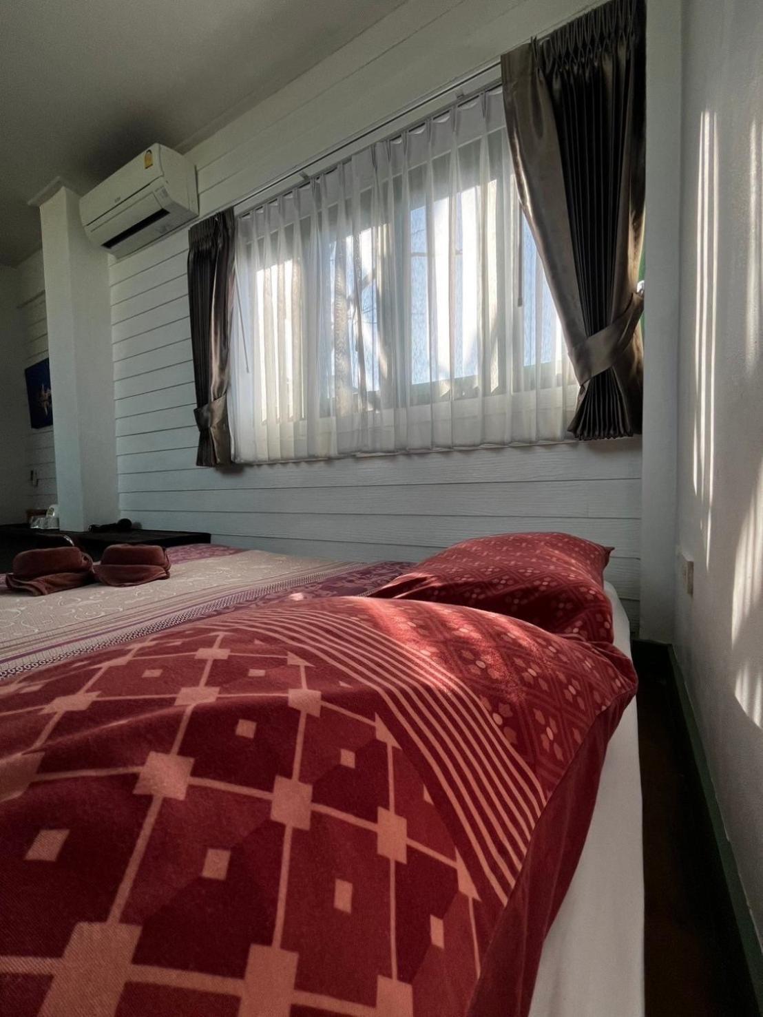 Goodmorning By Tamarind Hostel Ayutthaya Bagian luar foto